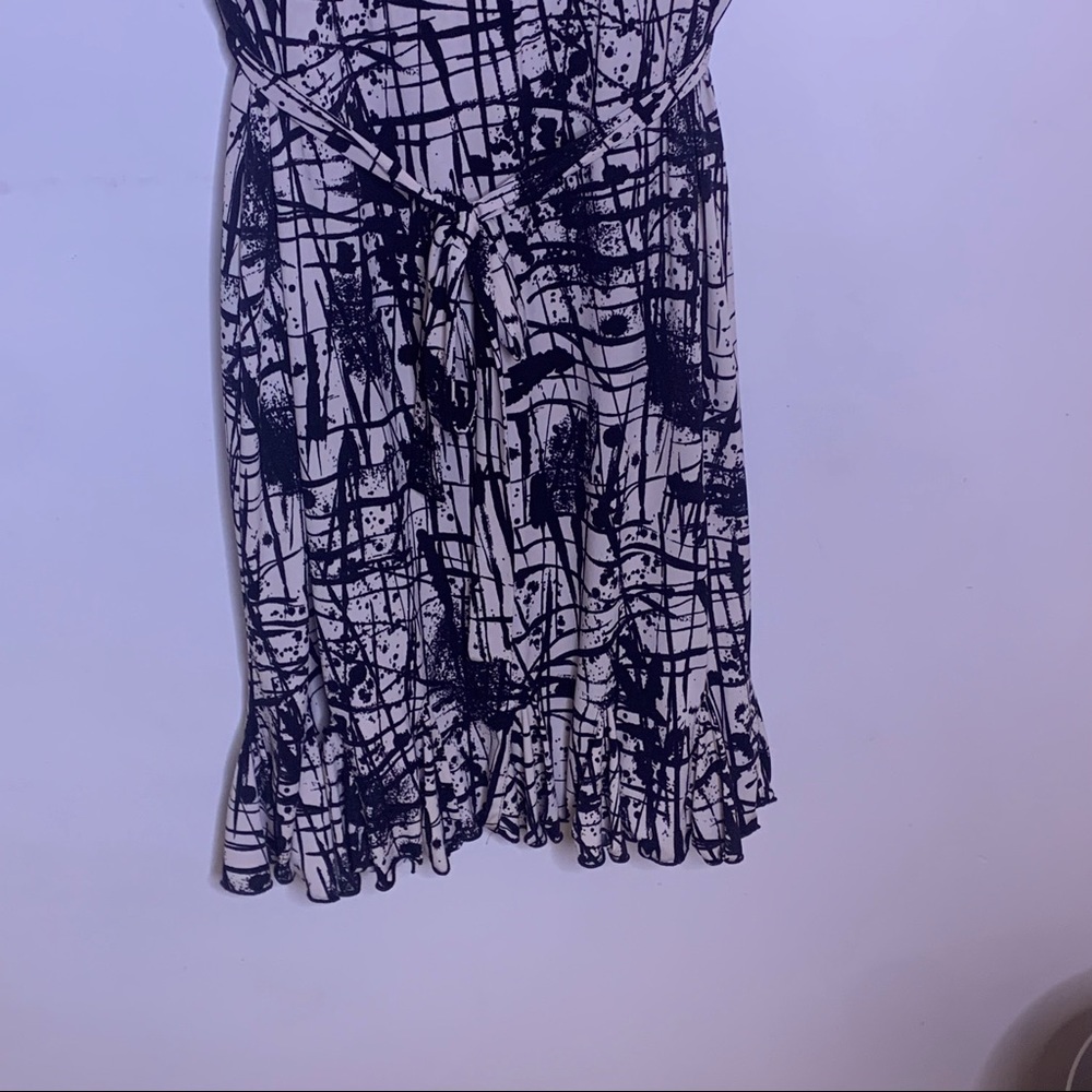 GLAMOUR Aline Black And White Abstract Print Knee Length Tie Waist Dress - Picture 4 of 9